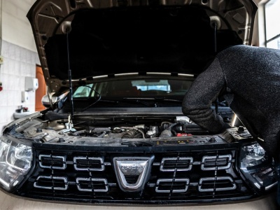 Zimny silnik i krótkie trasy. Mechanicy tłumaczą, dlaczego to zły pomysł