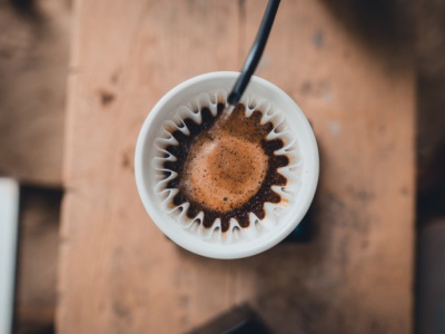 Gdzie wyrzucać fusy po kawie? To najczęstszy błąd Polaków