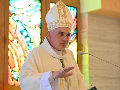 Bydgoszcz: bp Krzysztof Włodarczyk wybudził organy i poświęcił witraż przedstawiający „Sąd ostateczny”