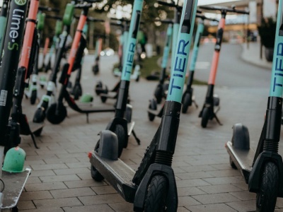 Koniec samowolki na hulajnogach. Jest też nowy bat na kierowców