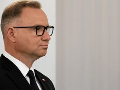 Andrzej Duda dorabia sobie w kartach. Były prezydent wszedł do rady nadzorczej fintechu
