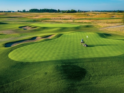 Gdzie w Polsce można grać w golfa? Przedstawiamy pola, na które warto zwrócić uwagę