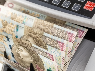 Zatrudnienie w dół, wzrost płac hamuje. Straciliśmy tysiące etatów