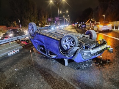 Kolizja na Wisłostradzie. Auto należało do ambasady Rosji!