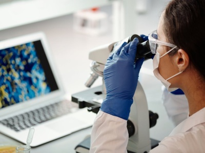 Terapia skojarzona Astellas–Pfizer zmniejsza ryzyko zgonu o 50% u pacjentów z rakiem pęcherza moczowego