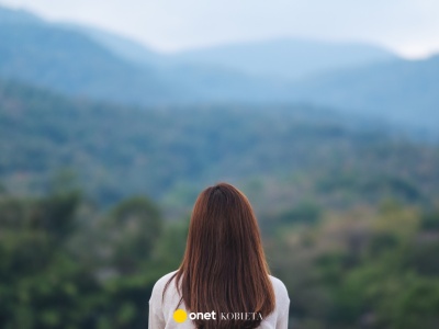 30-latka na kozetce u psychologa. 