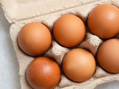 Masz w lodówce jajka po terminie ważności? Wiemy czy trzeba je wyrzucić