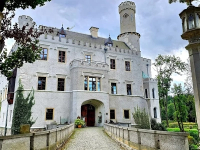 Ten dolnośląski zamek powstał dzięki rycerzowi - rozbójnikowi. Wygląda jak z obrazka