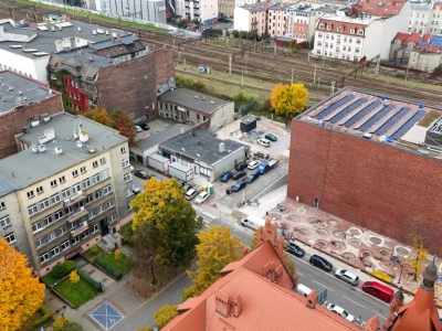 Kiedyś była tu pizzeria, teraz budynek przejmuje uczelnia. Miasto przekazało Akademii Muzycznej pusty pawilon