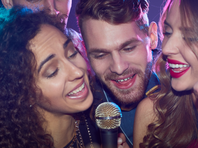 Karaoke podbija Nowy Sącz! Stare Kino w IBIS Styles zaprasza na muzyczne wieczory pełne emocji