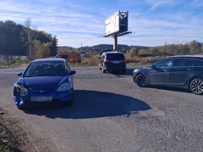 Zderzenie przy stacji BP na trasie Jelenia Góra–Karpacz. Kierowcy gubią się w nowej organizacji ruchu.