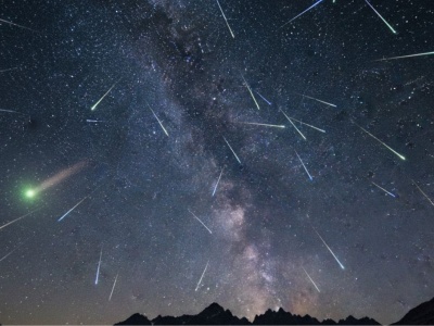 Trzy komety zbliżają się do Ziemi. Kiedy i jak je oglądać