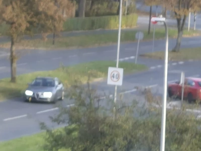 Znów jazda pod prąd przy Jysku. Kierowcy nadal ignorują znaki na Zabobrzu