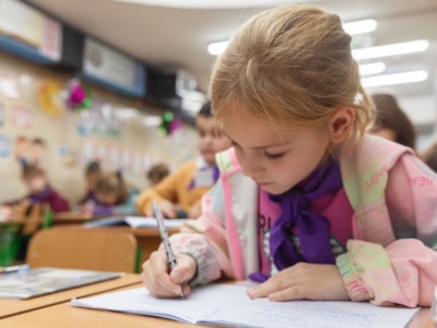 Nauczyciele mają mieć płacone za zajęcia z dziećmi z obcych klas. Dyrektorzy już się nie wykręcą