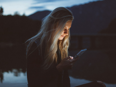 Scrollowanie jest złe, no chyba, że oglądasz takie filmy. Naukowcy mówią, co obniża stres