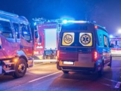 Bus zderzył się z kolumną amerykańskich pojazdów wojskowych na A2