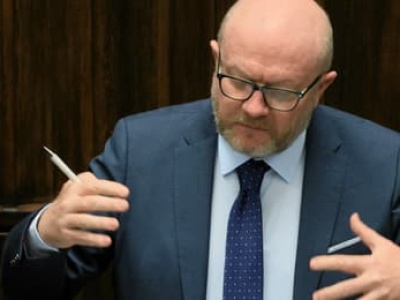 Migrantów mniej czy więcej? Duszczyk oskarża mnie o manipulację. Wszystko się profesorowi pomyliło