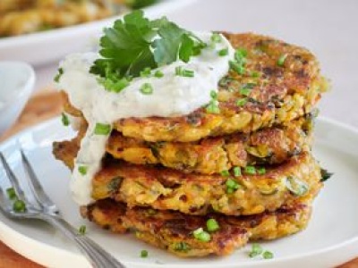 Do warzywnych placuszków dorzucam ulubiony ser. Zniknęły z talerzy w mgnieniu oka