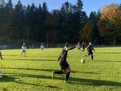 Dwie różne połowy, ale derby dla Groni