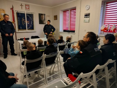 Bochnia: Dzielnicowi szkolili młodych strażaków z OSP Bieńkowice