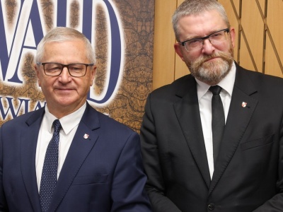 Mistrz świata w lataniu precyzyjnym i jedyny poseł, który nie potępił rosyjskich dronów nad Polską. Oto prawa ręka Brauna