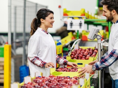 Przyjeżdżają jeden po drugim. Czegoś takiego jeszcze nie było. W Polsce są już ich tysiące