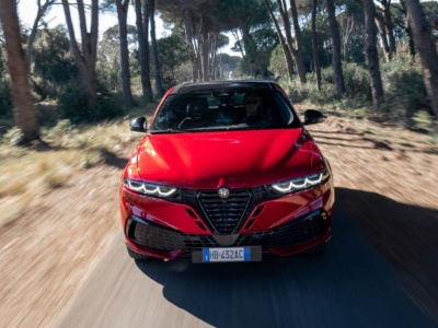 Nowa Alfa Romeo Tonale 2026 już w sprzedaży we Włoszech. W ofercie jest diesel 1.6