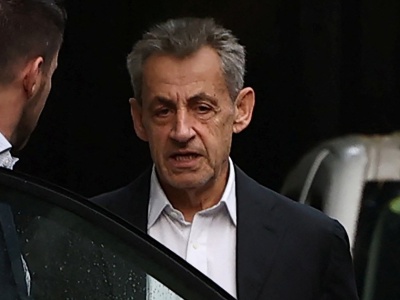 Nicolas Sarkozy rozpoczyna odsiadkę w więzieniu La Santé. Oto co będzie miał do dyspozycji w celi