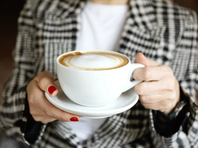 Kawa odwadnia i szkodzi sercu – mit czy rzeczywistość? Sprawdź, co mówią badania