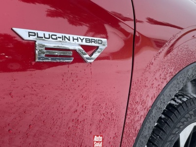 Ukryte koszty hybryd plug-in. Nowy raport pokazuje prawdę