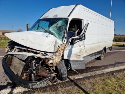 Zderzenie dwóch pojazdów dostawczych w Snopkowie. Droga wojewódzka nr 809 była zablokowana (zdjęcia)