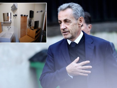 Prysznic, telefon i biurko w celi. Za inne 