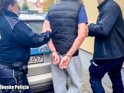 Zaatakowali policjantów — aresztowani mieli przy sobie broń i narkotyki