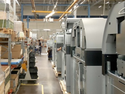 Biedronka idzie na rekord. Zaleje Polskę automatami