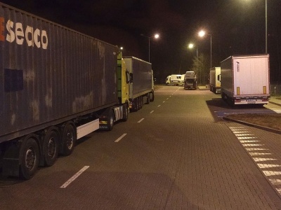 Fałszywi przewoźnicy ukradli 88 ładunków – giną ciągniki, naczepy i towary