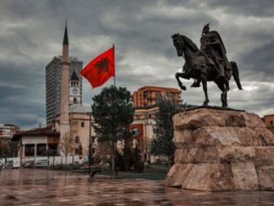 AI będzie rządzić państwem? Do wygenerowanego przez sztuczną inteligencję ministra dołącza kandydat na burmistrza stolicy