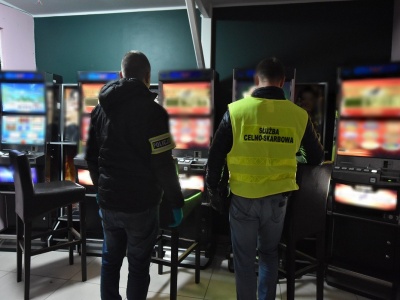 Nielegalne automaty i narkotyki w Łukowie – zatrzymano 38-latka (zdjęcia)
