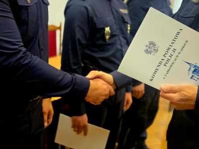 Awans to dowód profesjonalizmu i zaangażowania – kolejne wyróżnienia w ząbkowickiej komendzie