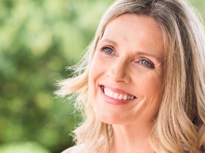 Produkty, które warto ograniczyć po 40. roku życia, by cieszyć się zdrową i promienną skórą