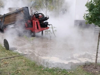 Awaria ciepłociągu na Zabłociu. Wrząca woda zalała ulicę