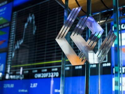 Dolar rośnie w siłę, GPW bez przekonania o własnej sile