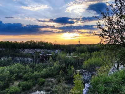 Porządki na Krzemionkach. Wspinacze usunęli graffiti i posprzątali teren