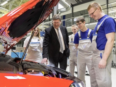 Zaczęło się. Niemcy wstrzymują produkcję samochodów w najważniejszym zakładzie