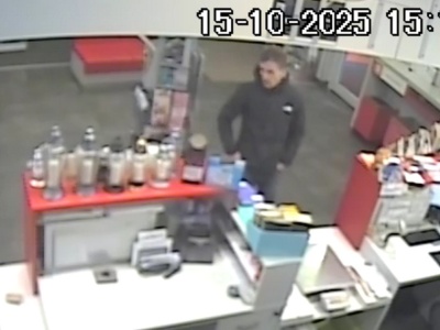 Ale wstyd! Kamery na poczcie to standard, więc teraz widzi go cała Polska