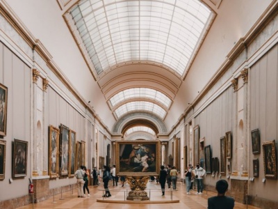 Co skradziono, co zostawiono i jaki był udział pracowników. Wyjaśniamy napad na Luwr