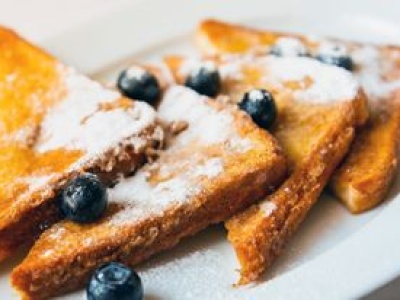 Uwielbiam na słodko i w wersji wytrawnej. Czerstwe pieczywo w parę chwil staje się miękkie i smaczne