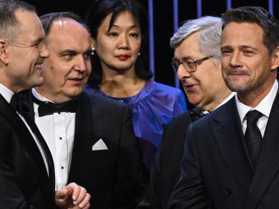 Trzaskowski stanął twarzą w twarz z Nawrockim. Te gesty mówią wszystko