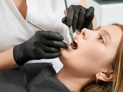 Mają zwiększyć skuteczność terapii i zapobiec utracie zębów. Zmiany w leczeniu paradontozy