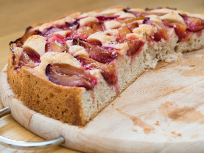 Fit ciasto ze śliwkami idealne na jesień. Użyj zdrowszych zamienników