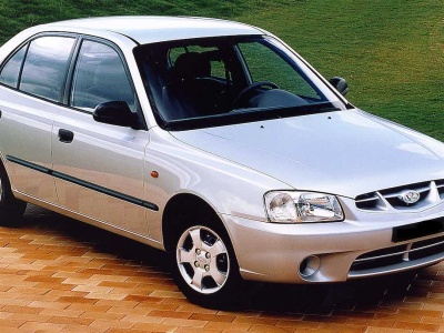 Najbardziej niezwykły Hyundai na sprzedaż. Prąd wytwarza mu diesel od Smarta